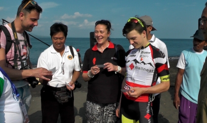 PELEPASLIARAN TUKIK PADA ACARA TOUR DE BANYUWANGI IJEN 2016